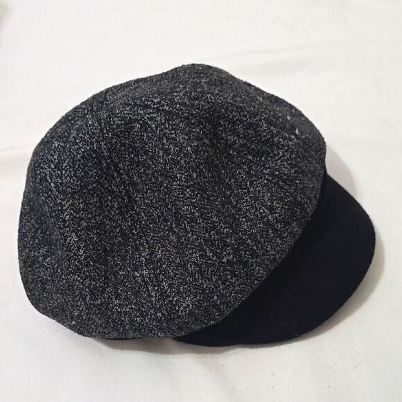 GB Stylish Gray and Black Newsboy Cap - Picture 1 of 5